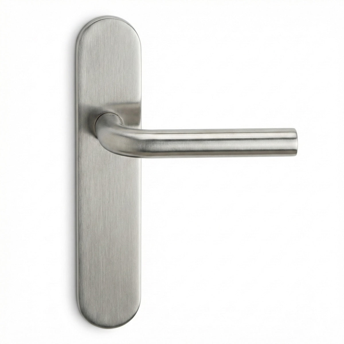 Puxador modelo '403' com placa oval em aço inox e parafusos ocultos para portas