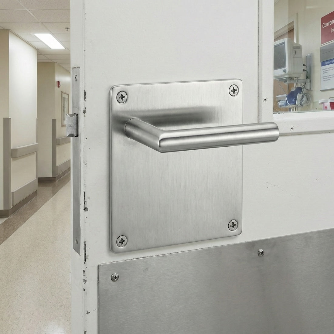 Puxador modelo '503' com placa quadrada de aço inox 170mm para portas