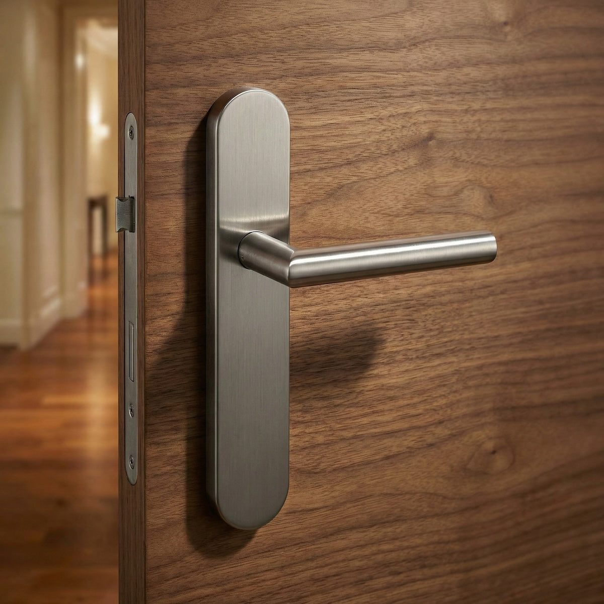 Puxador em aço inox com placa oval e parafusos ocultos para portas modelo '503'