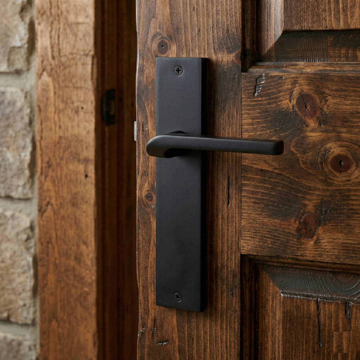 Puxador modelo 559 com placa retangular em zamak acabamento preto para portas