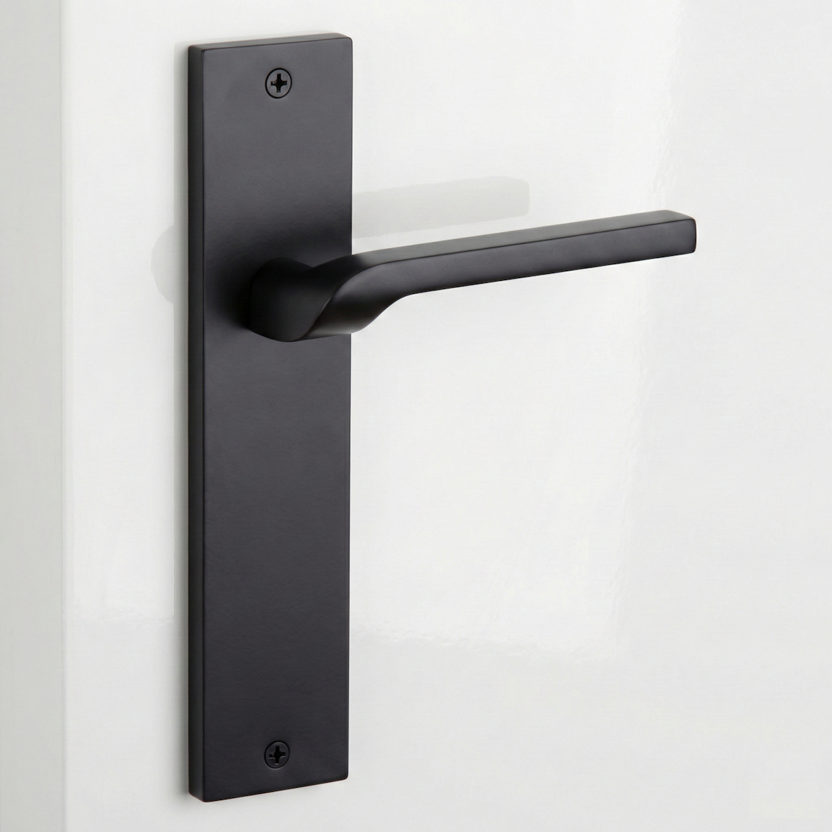 Puxador modelo 559 com placa retangular em zamak acabamento preto para portas