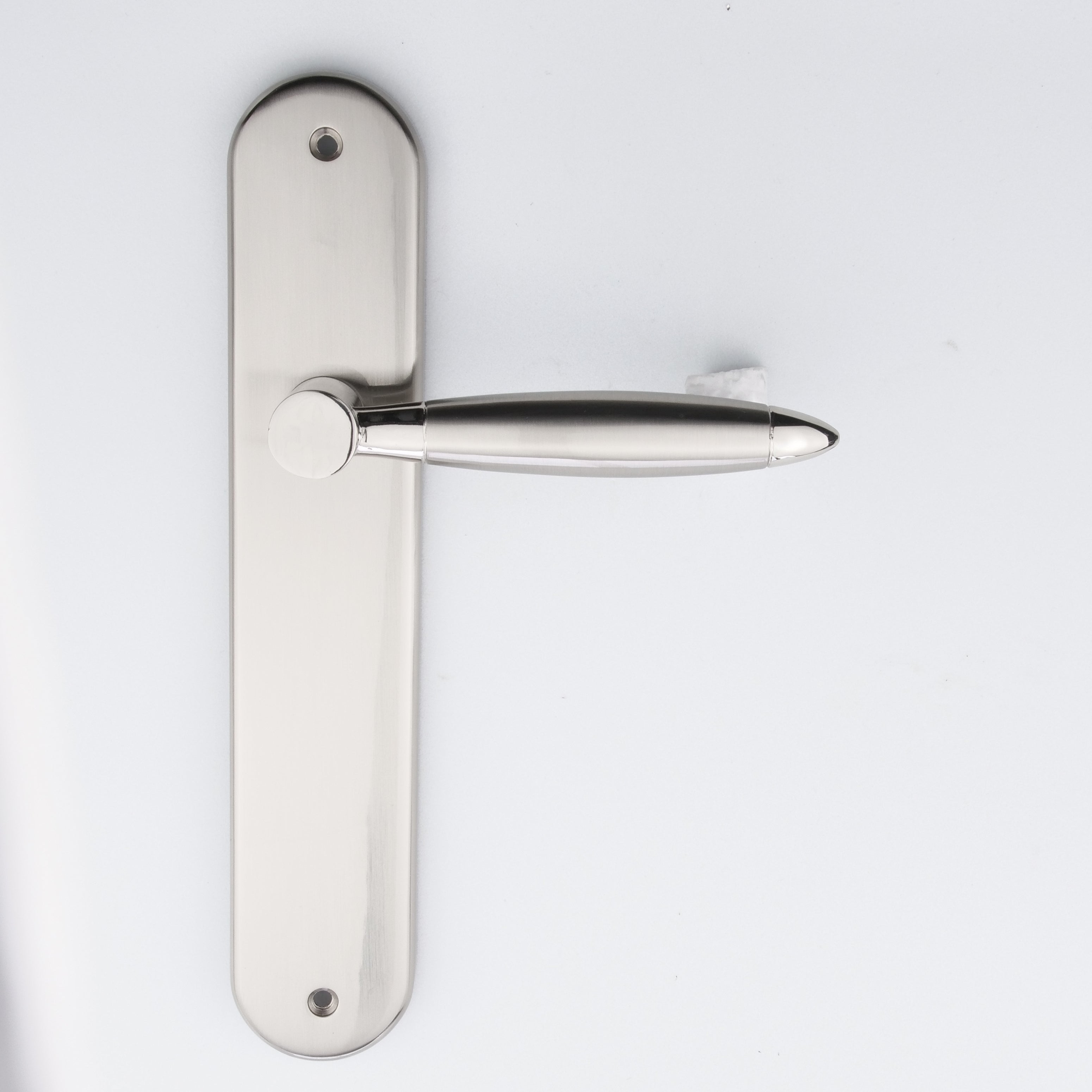 Puxador em Zamak com placa oval com acabamento em níquel combinado para portas modelo '630'