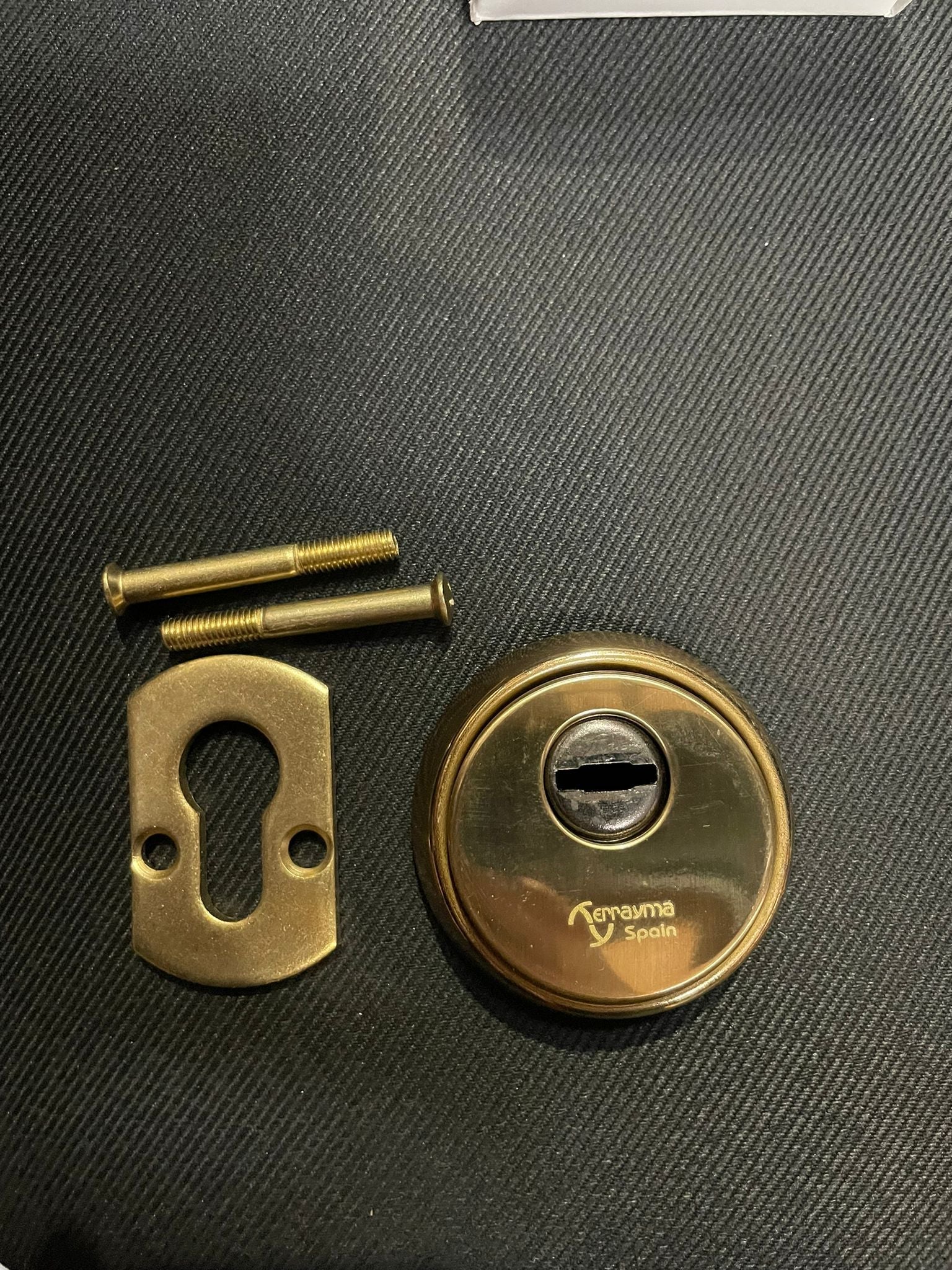 Escudo de segurança em aço com acabamento dourado brilhante para jogadores Europrofile