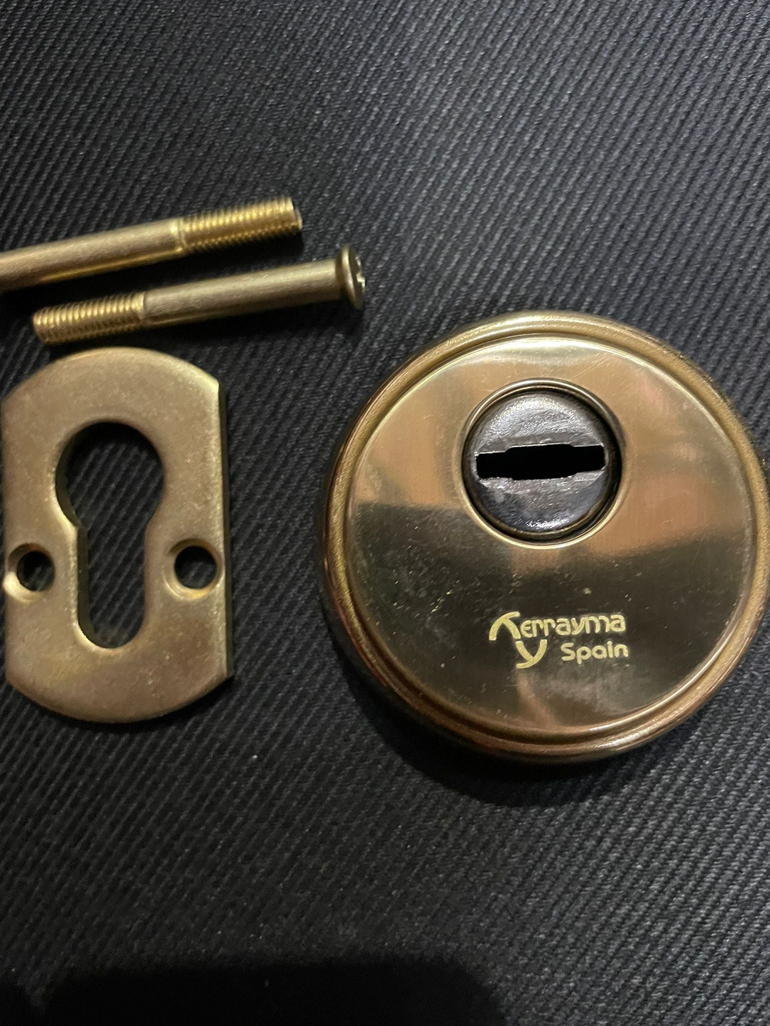 Escudo de segurança em aço com acabamento dourado brilhante para jogadores Europrofile