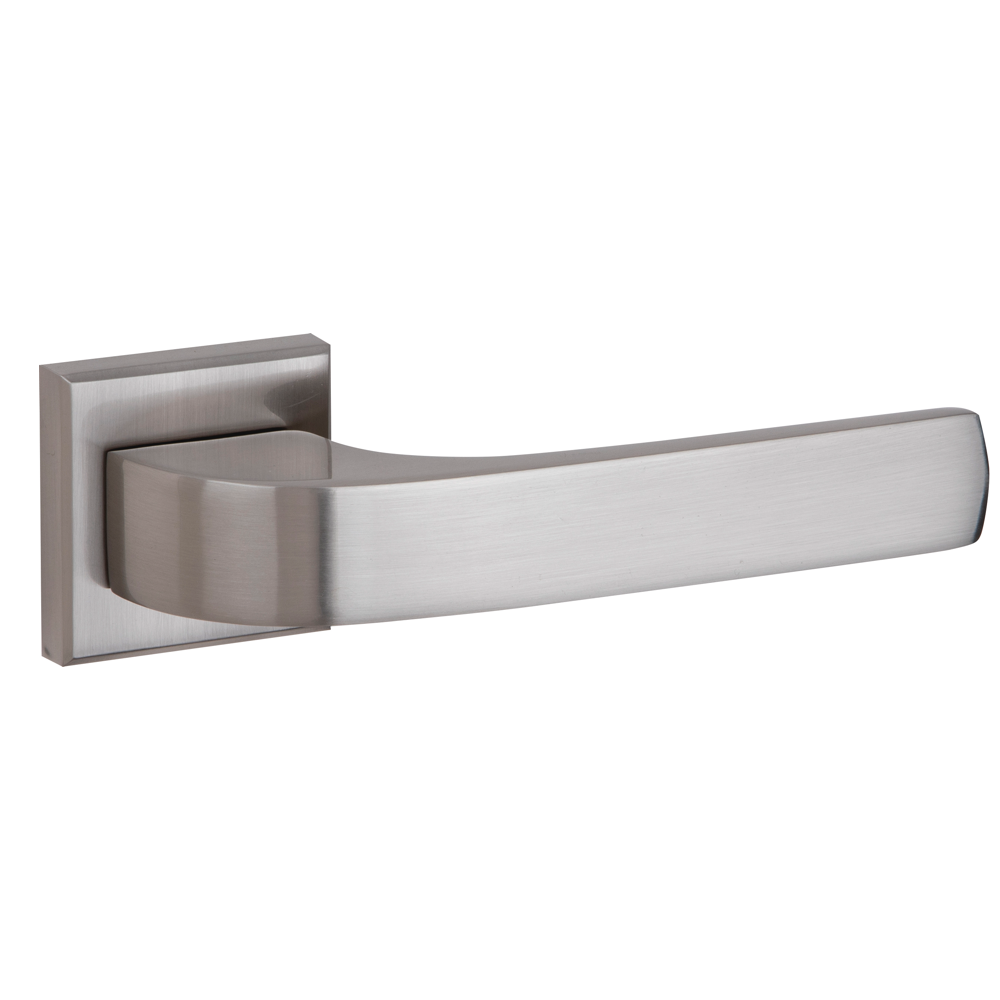Puxador Zamak modelo 710 com roseta quadrada em acabamento níquel acetinado para portas