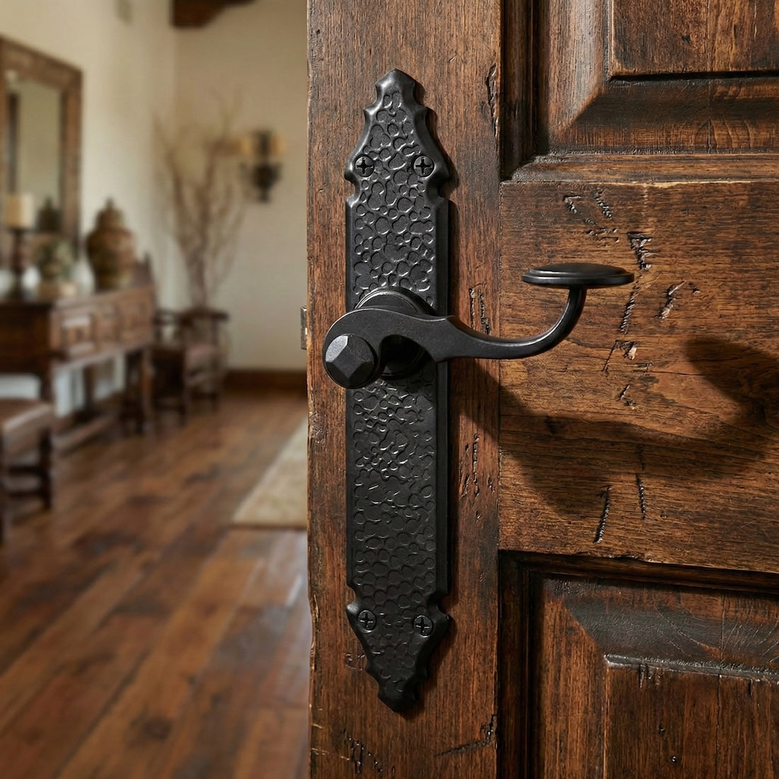 Puxador modelo '100' com placa de ferro forjado preto para portas