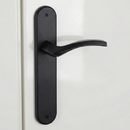 Puxador modelo '1027' com placa oval preta em zamak para portas 