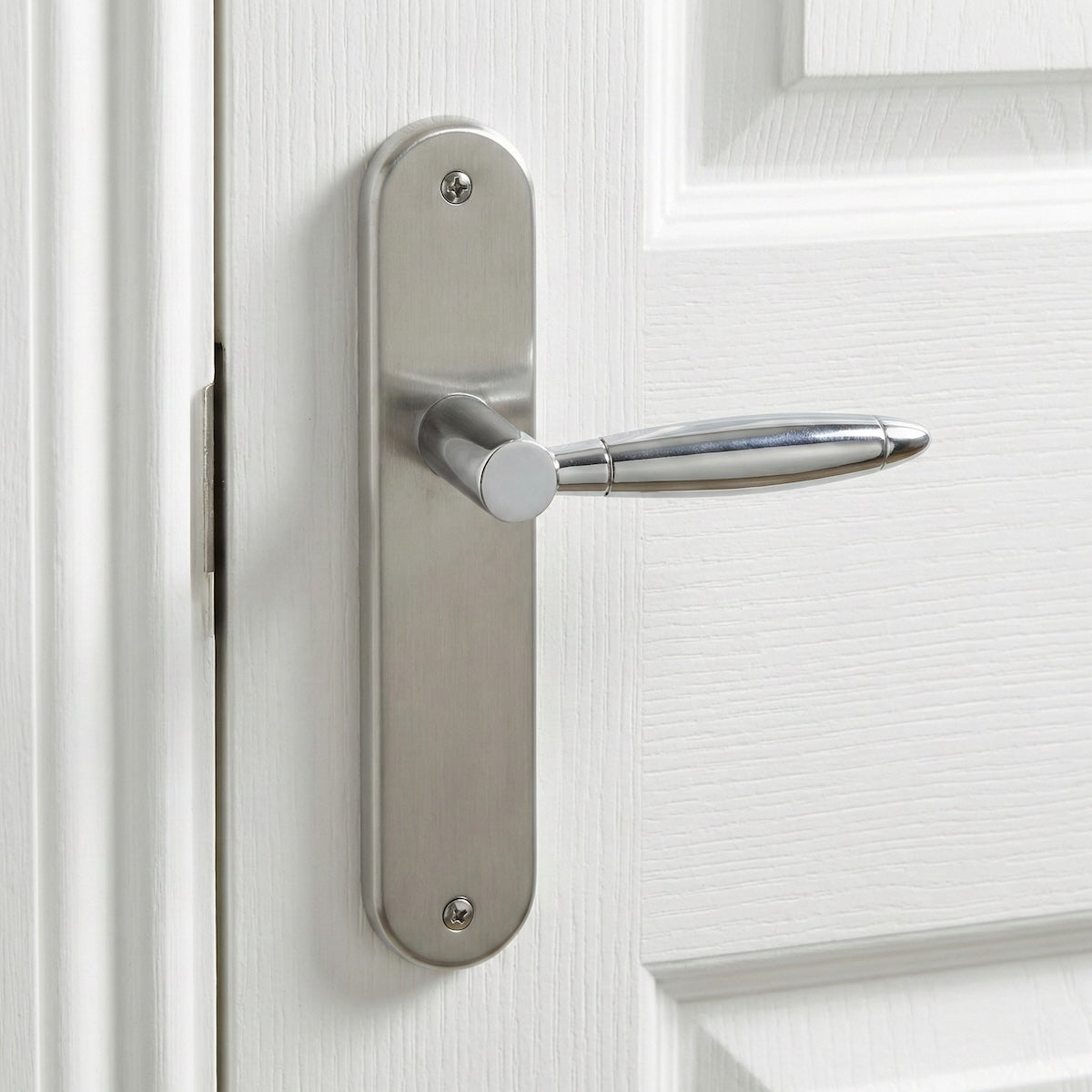 Puxador em Zamak com placa oval com acabamento em níquel combinado para portas modelo '630' 