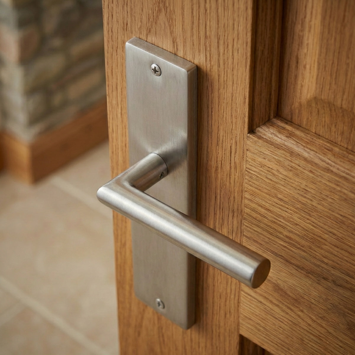 Puxador com placa retangular de aço inox para portas modelo '503' 