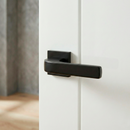 Puxador Zamak modelo 710 com roseta quadrada acabamento preto para portas 