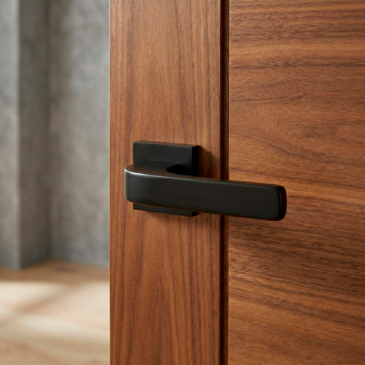 Puxador Zamak modelo 710 com roseta quadrada acabamento preto para portas 