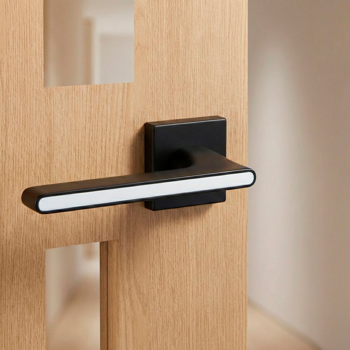 Puxador Zamak modelo 810N com roseta quadrada acabamento preto para portas 