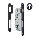 Fechadura de encaixe de 50 mm para cilindro europeu com borda redonda frontal com 85 mm entre eixos acabamento preto 