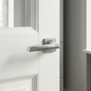 Puxador Zamak modelo '620' com roseta quadrada em acabamento bicolor para portas 