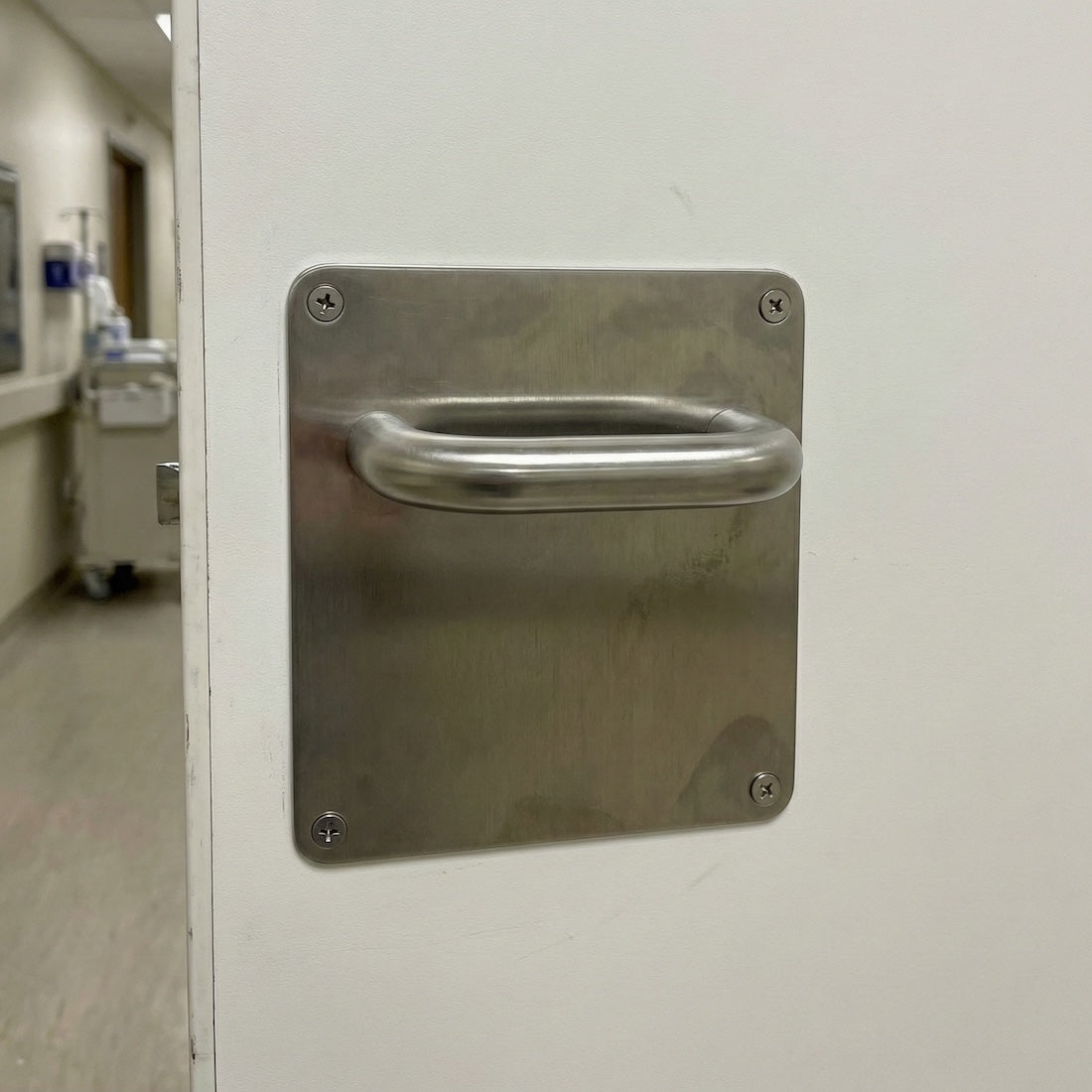 Puxador modelo '603' com placa quadrada de aço inoxidável de 170 mm para portas 