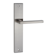 Puxador modelo '530' com placa retangular para portas 