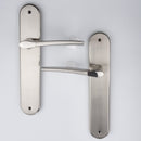Puxador modelo '830' com placa oval em zamak acabamento bicolor para portas 