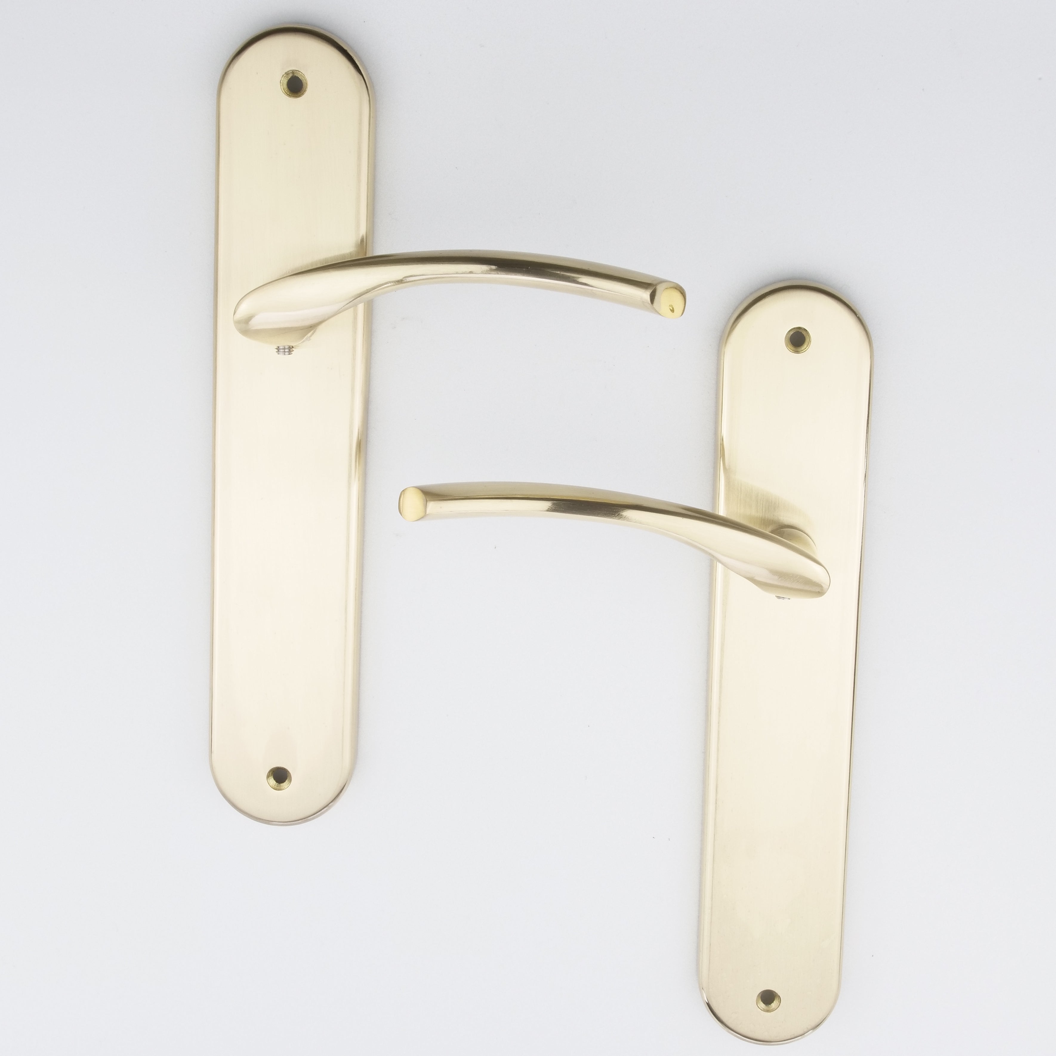 Puxador em Zamak modelo '556' com placa oval em acabamento ouro acetinado para portas 