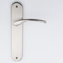 Puxador em Zamak modelo '553' com placa oval em acabamento níquel acetinado para portas 