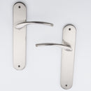 Puxador em Zamak modelo '553' com placa oval em acabamento níquel acetinado para portas 