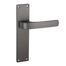 Puxador em Zamak modelo '710' com placa retangular com acabamento em grafite para portas 