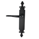 Puxador modelo '300' com placa oval em ferro forjado para portas 