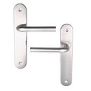 Puxador modelo '403' com placa oval em aço inox para portas 