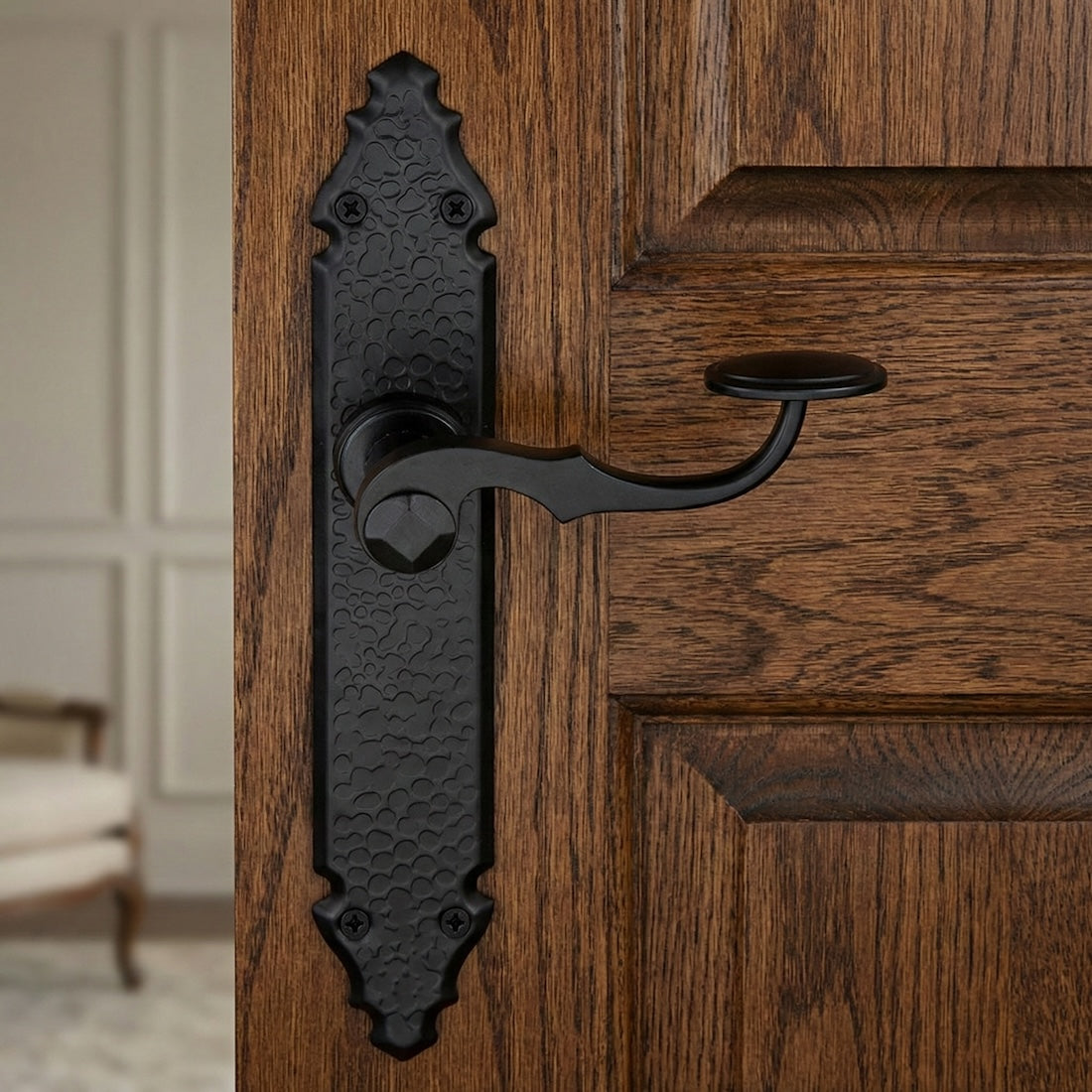 Puxador modelo '100' com placa de ferro forjado preto para portas 